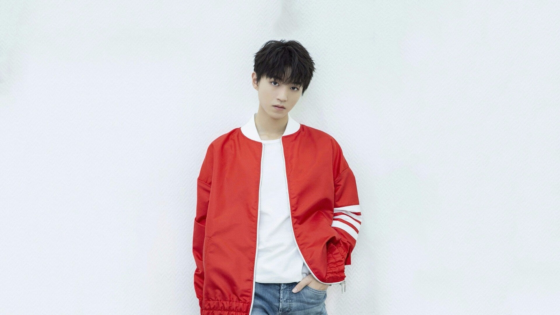 广告商争相抢占曝光机会,助威搅动球迷狂热,广告ua